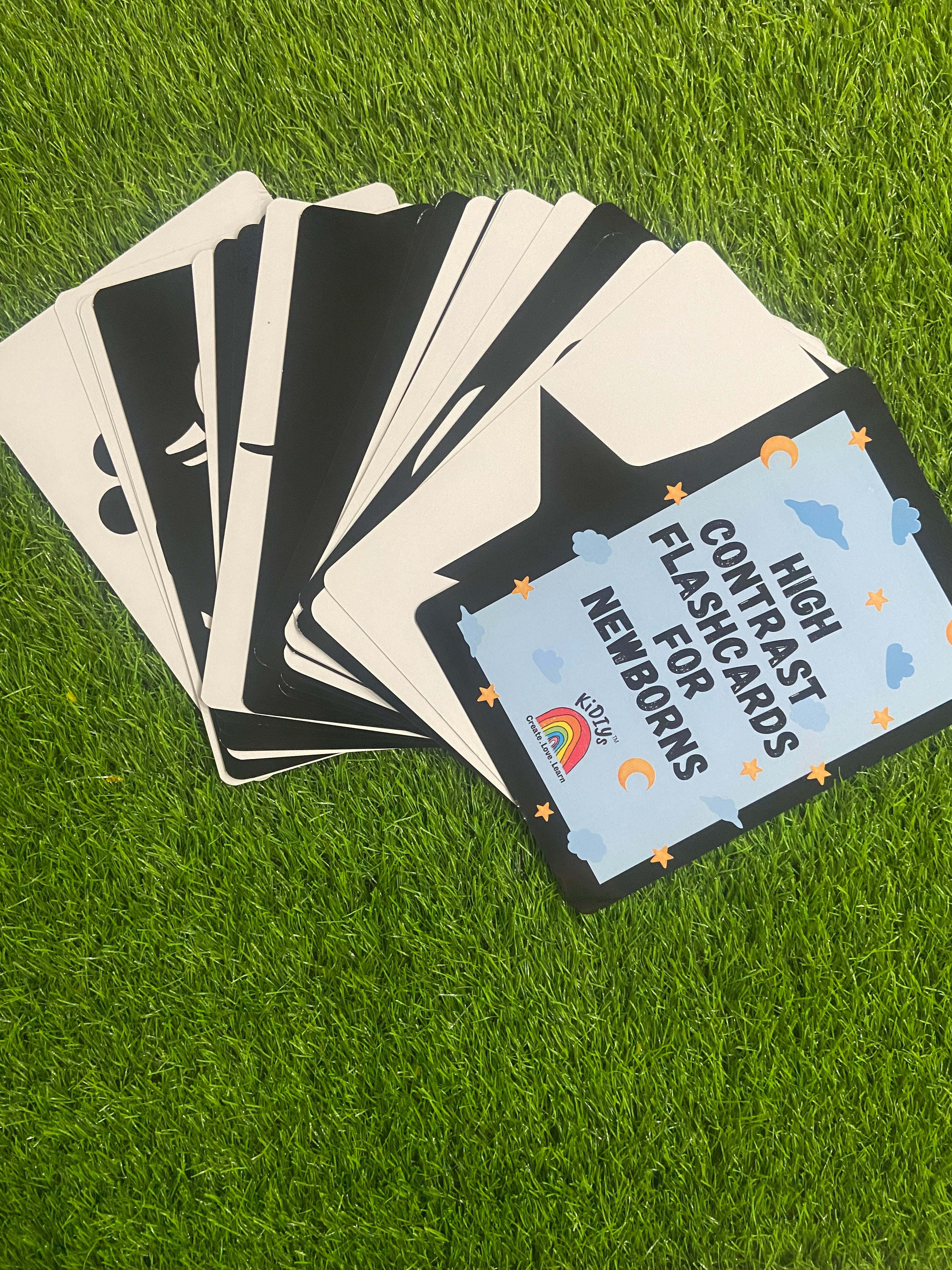 New Born High Contrast Flashcards In Black & White