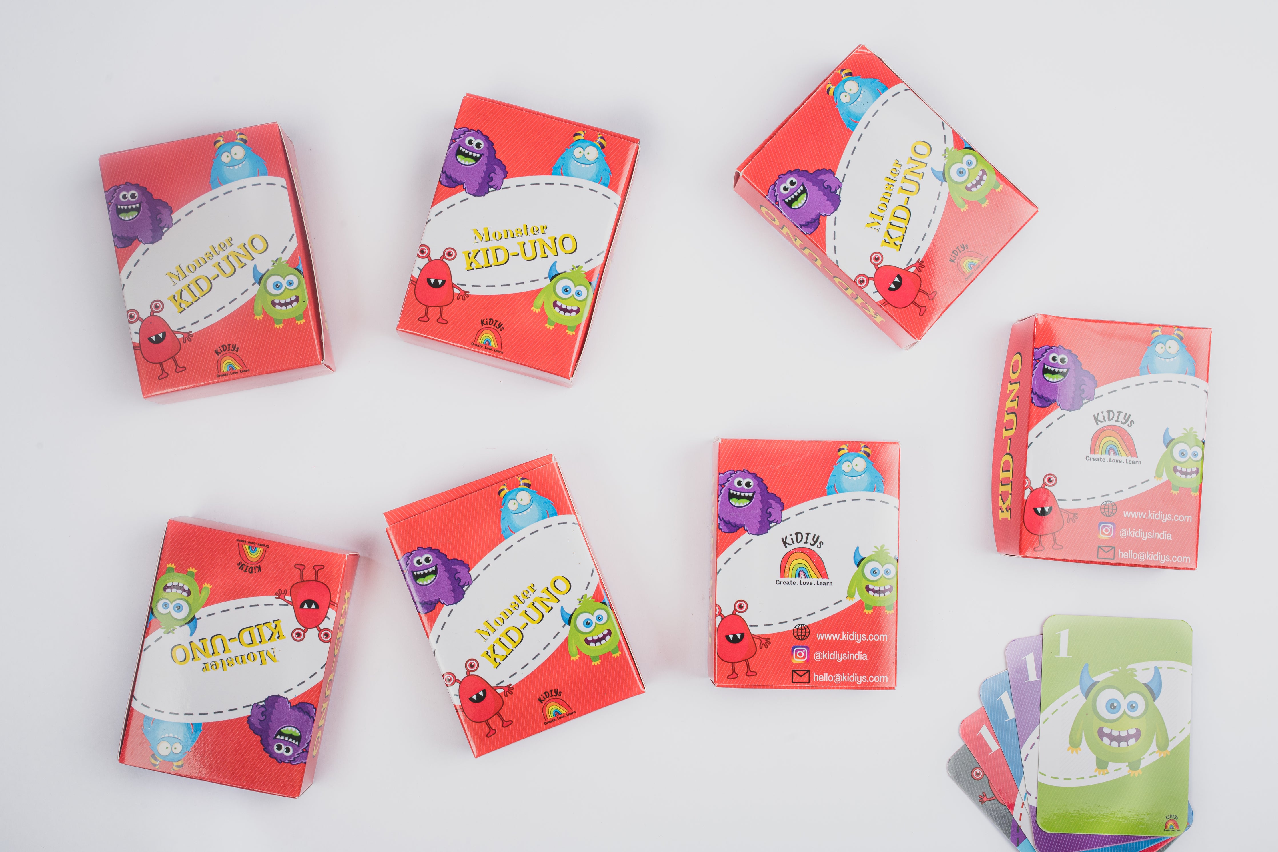 Uno playing card game by KiDIYs